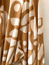 Carregar imagem no visualizador da galeria, Vestido estampado camel
