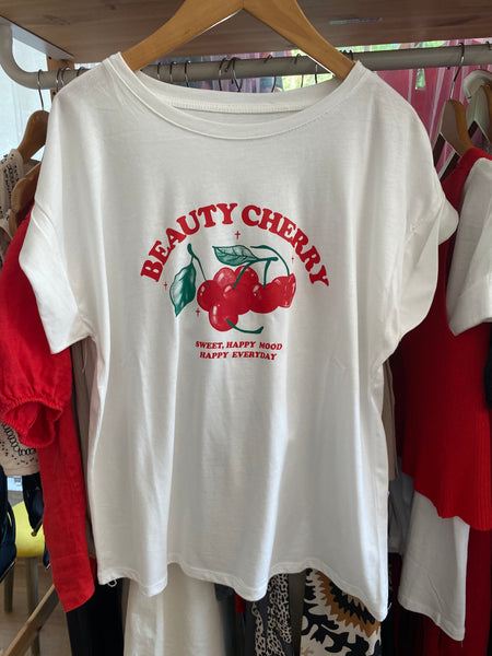T-shirt branca estampa cerejas