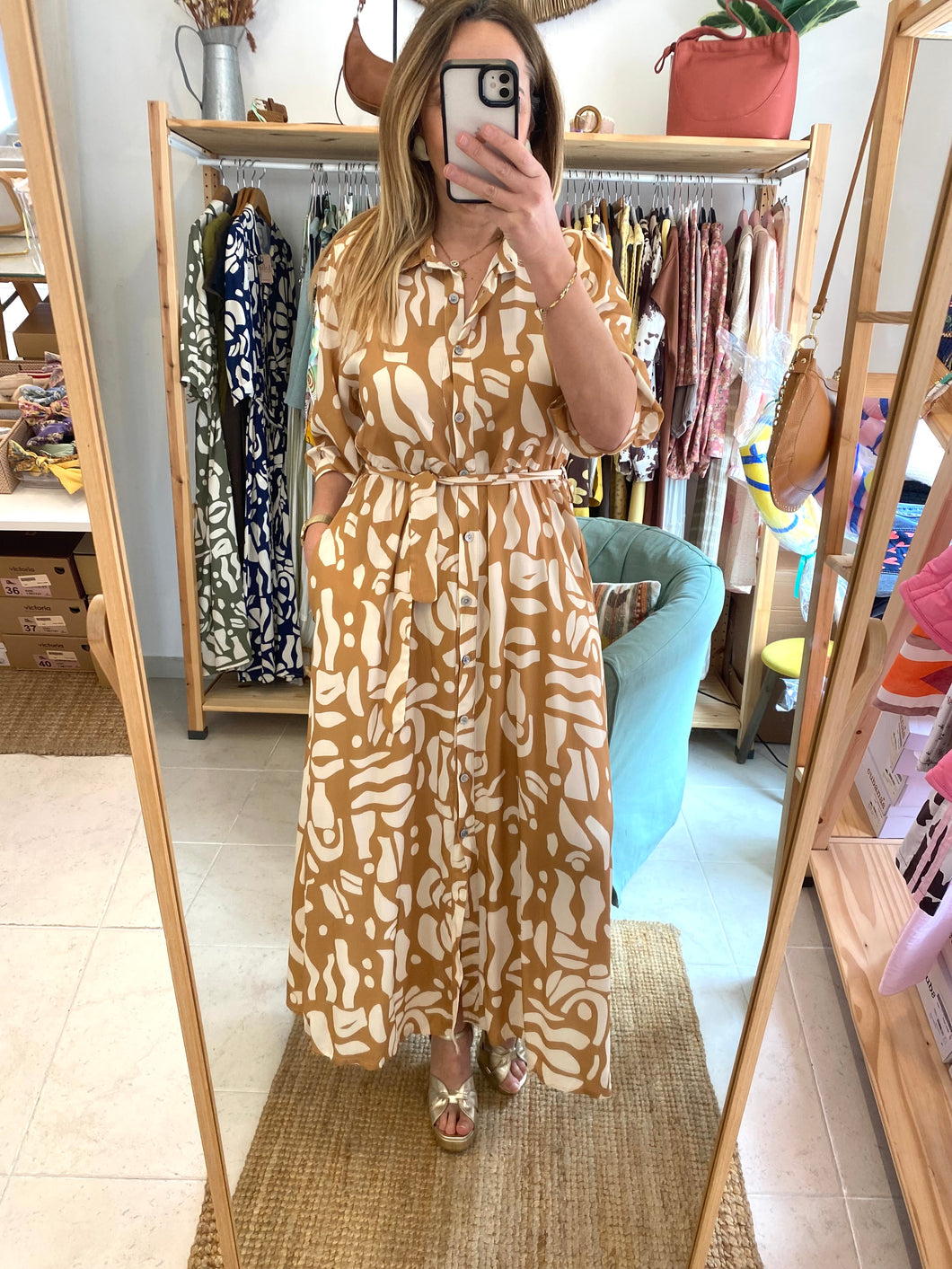 Vestido estampado camel