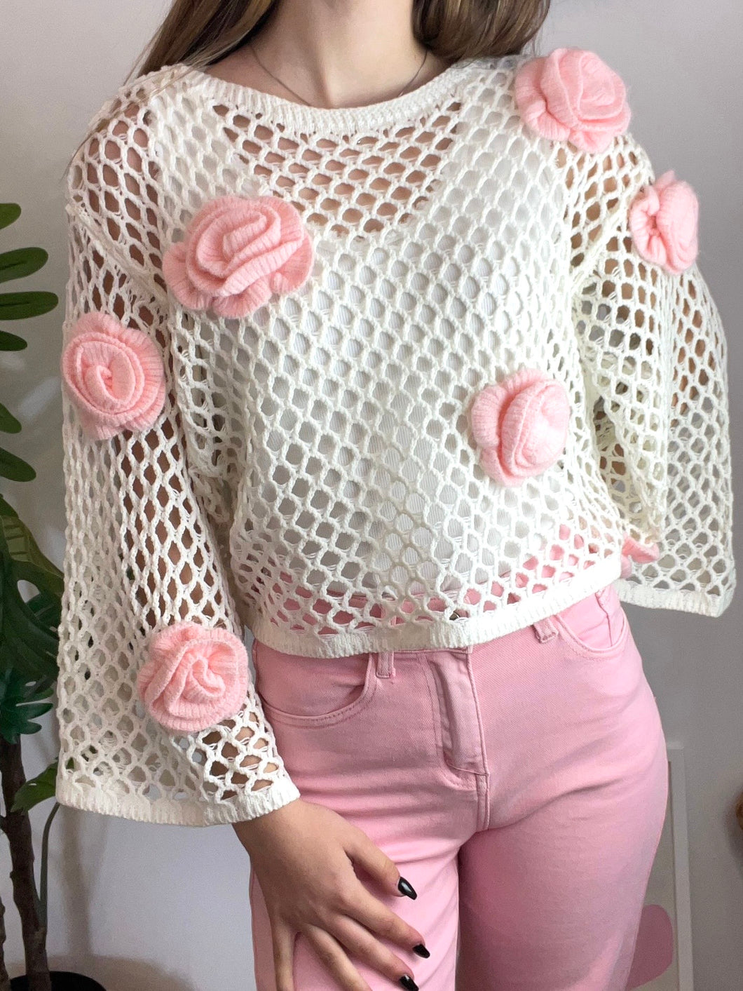 Camisola crop linha com flores rosa