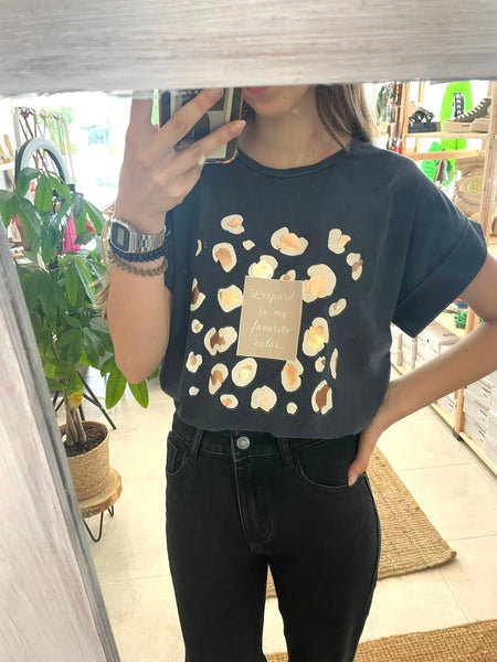 T-shirt cinza estampa leopardo lovers
